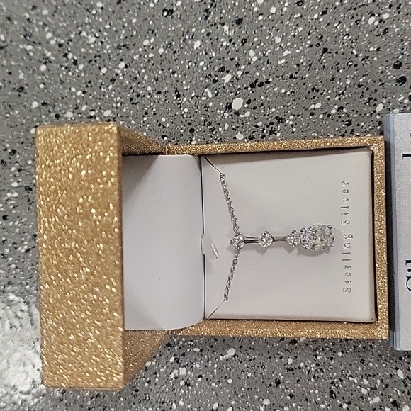 Necklaces and earrings - Picture 2 of 3